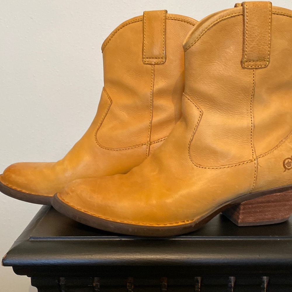 Born mustard bootie